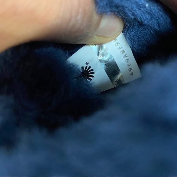 UGG | Adirondack III Velvet Croc Boots In Navy NEW - Picture 7 of 10